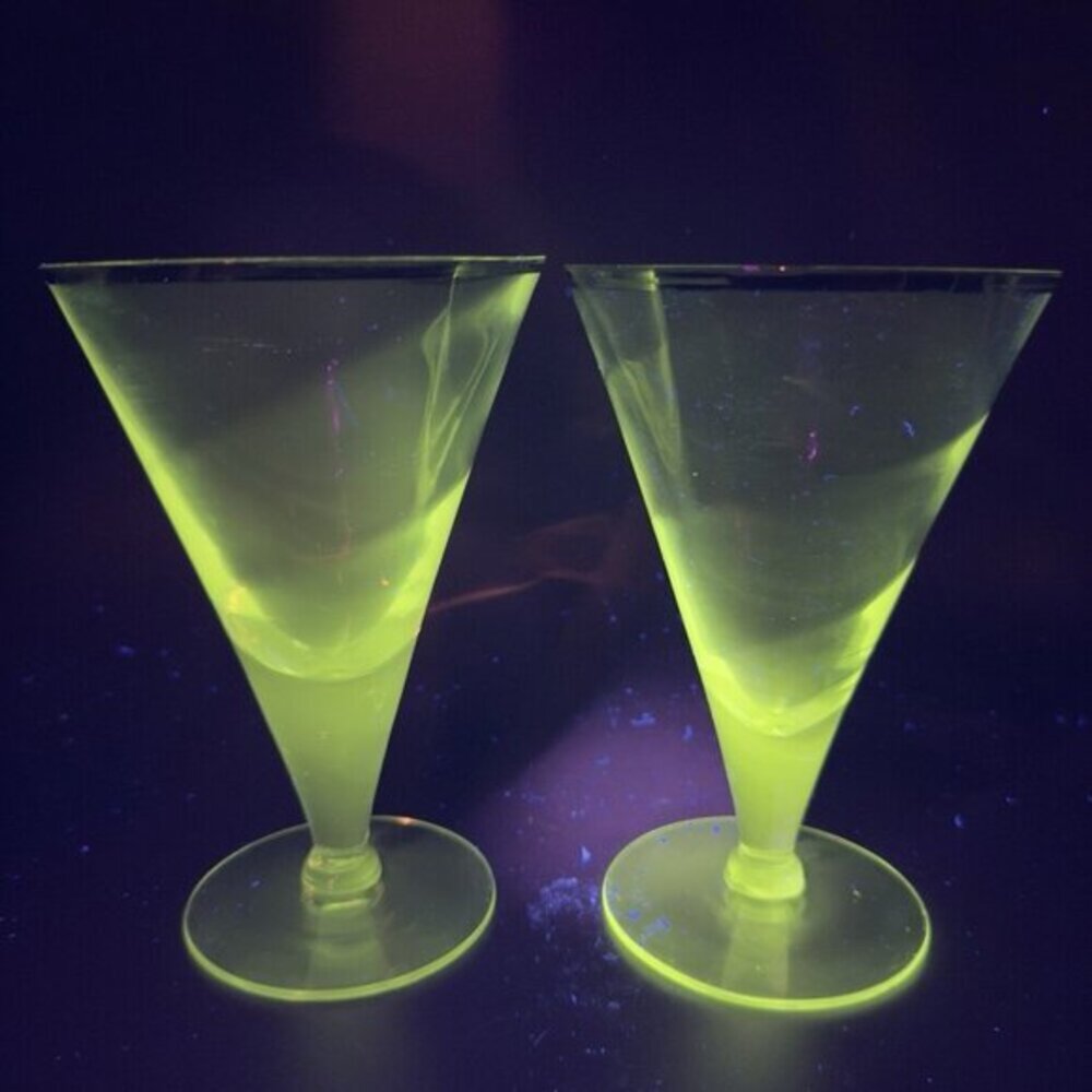 Mid Century Clear Glass Cups Silver Band Barware Manganese 365nm Green‎ UV Set 2